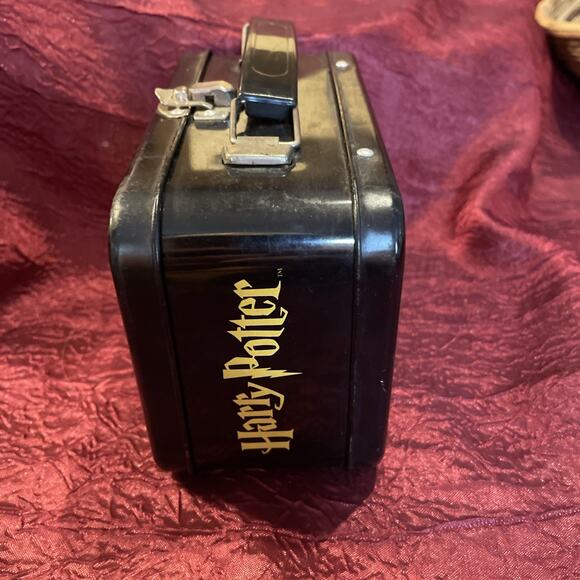 HOGWARTS Harry Potter Metal Tin Snack Box Carry Mini 6x3x4” - Picture 5 of 8